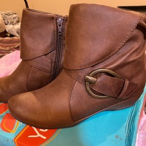 Ladies short boots